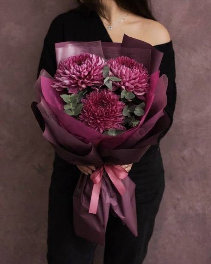 Моно-букет из 3 хризантем-бигуди